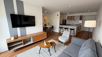w Chic Inviting 2BR w Balcony in Miraflores