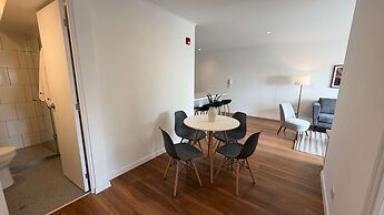 w Chic Inviting 2BR w Balcony in Miraflores