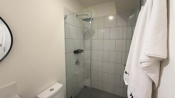 w Chic Inviting 2BR w Balcony in Miraflores