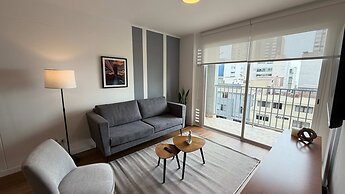 w Chic Inviting 2BR w Balcony in Miraflores