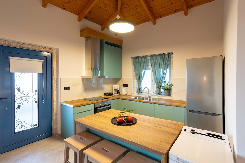 Petra Thea Chrani - Seaview Enchanting Nest