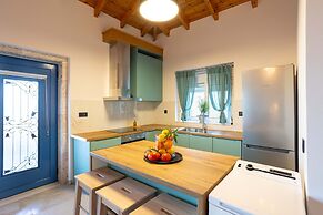 Petra Thea Chrani - Seaview Stylish Gem