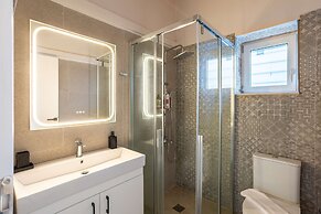 Petra Thea Chrani - Seaview Stylish Gem