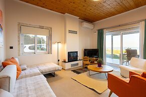 Petra Thea Chrani - Seaview Cozy Gem
