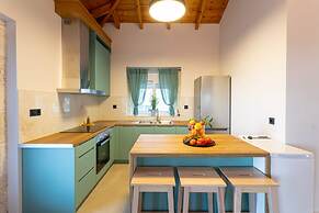 Petra Thea Chrani - Seaview Cozy Gem
