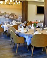 Chaker Hotel