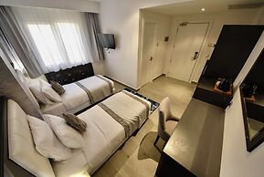 Chaker Hotel