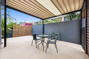 Beachside Apartment With Secure Parking