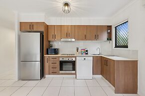 Beachside Apartment With Secure Parking
