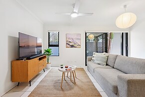 Beachside Apartment With Secure Parking