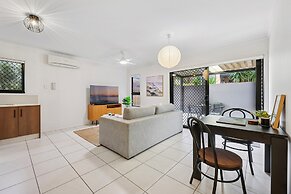 Beachside Apartment With Secure Parking