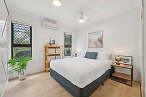 Beachside Apartment With Secure Parking