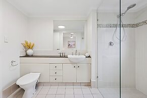 Beachside Apartment With Secure Parking