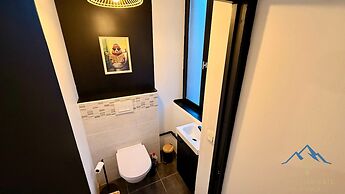 Modern Nook by the Central way
