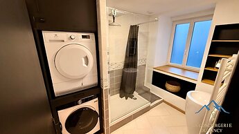 Modern Nook by the Central way