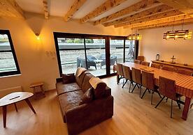 Chalet With Expansive Panorama Terrace
