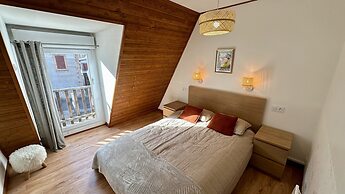 Retreat With Terrace, Parking