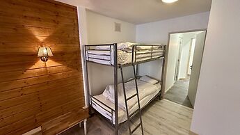 Retreat With Terrace, Parking