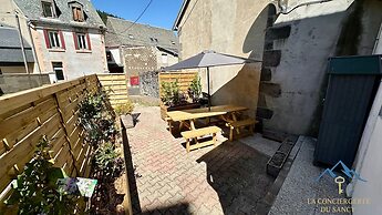 Retreat With Terrace, Parking