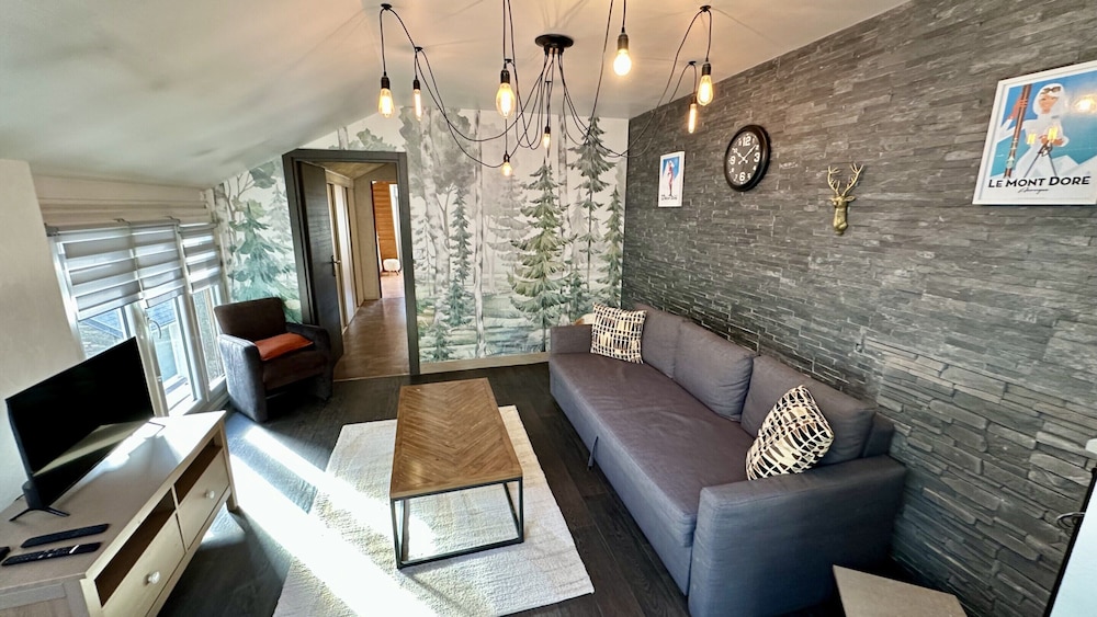 Retreat With Terrace, Parking