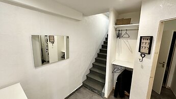 Retreat With Terrace, Parking