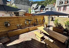 Retreat With Terrace, Parking