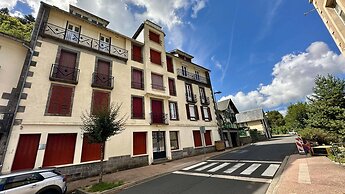 Modern 6-guest Flat in Mont-dore
