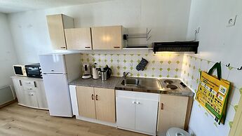 Modern 6-guest Flat in Mont-dore