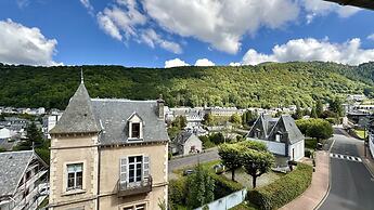 Modern 6-guest Flat in Mont-dore