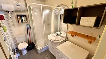 Modern 6-guest Flat in Mont-dore