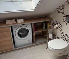 Large, Comfortable Holiday Home, Private Garden