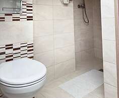 Large, Comfortable Holiday Home, Private Garden