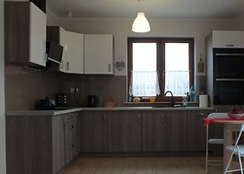 Large, Comfortable Holiday Home, Private Garden