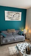 2-bedroom Revamped Flat in Auvergne