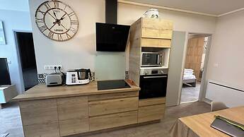 2-bedroom Revamped Flat in Auvergne