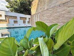 Villeta Getaway Pool Balcony Relax Vibes
