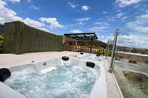 Villeta Getaway Pool Balcony Relax Vibes