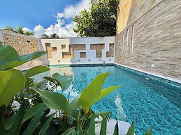 Villeta Getaway Pool Balcony Relax Vibes