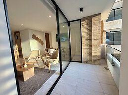 Villeta Getaway Pool Balcony Relax Vibes
