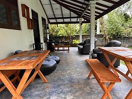 R BackPacker Hostel