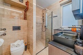 Aurora Park View Apartment
