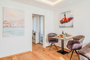 Aurora Park View Apartment