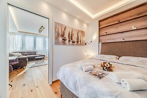 Aurora Park View Apartment