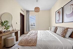 Bloomfields Elevated 2BR in Marina Heigh