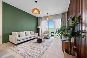 Bloomfields Elevated 2BR in Marina Heigh