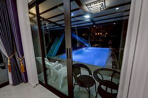 BanIngKhao Pool Villa Sriracha