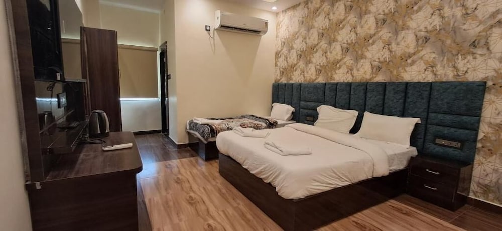 Madhuram Hotel