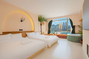 Chongqing City Center River View B&B