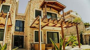 ULTAVA KORU SUITES