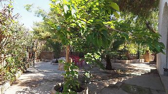 Comfortable Villa for 8 People Near Lido Pizzo